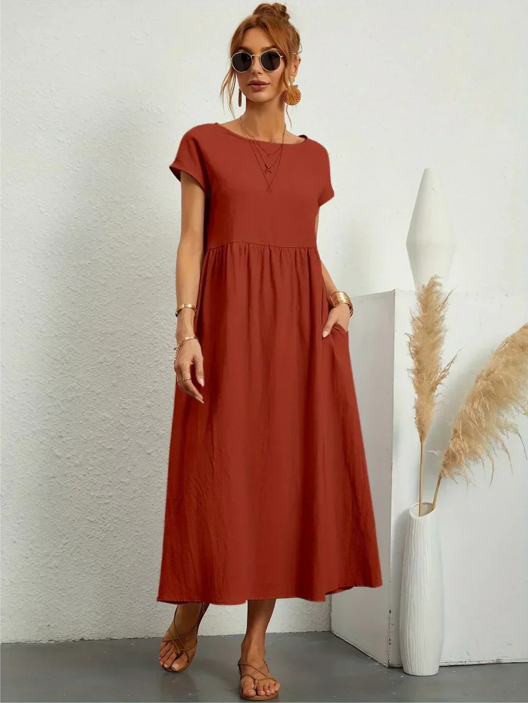Jenna – Elegancka sukienka z okrągłym dekoltem 