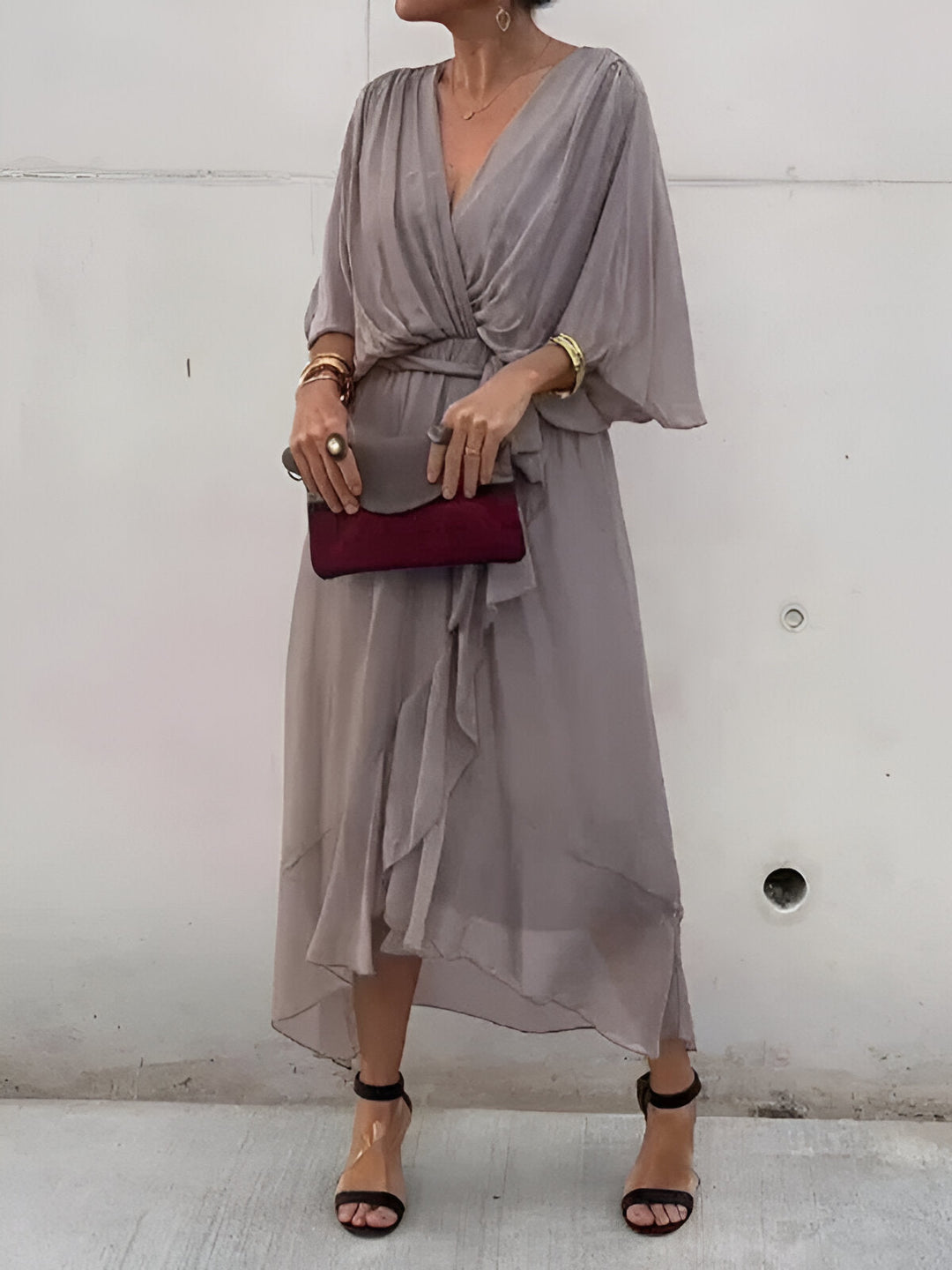 Aimee – Elegancka sukienka z dekoltem w serek 