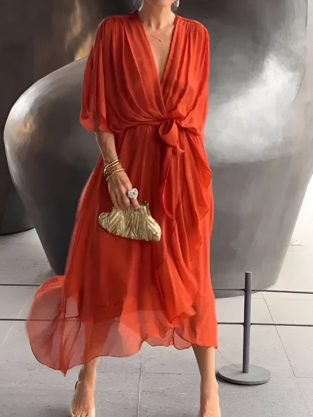 Aimee – Elegancka sukienka z dekoltem w serek 